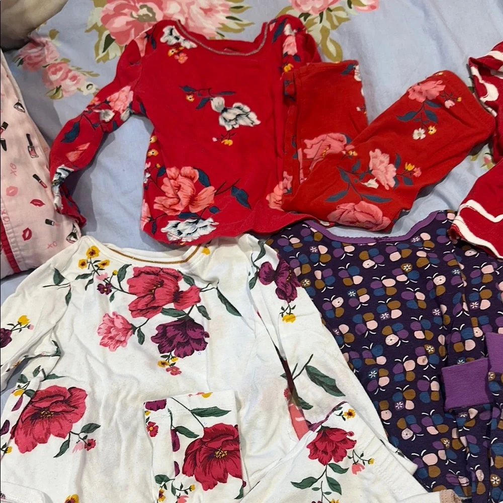 Girls Pajamas bundle Purple, Red, and White. 8 sets - Picture 4 of 6